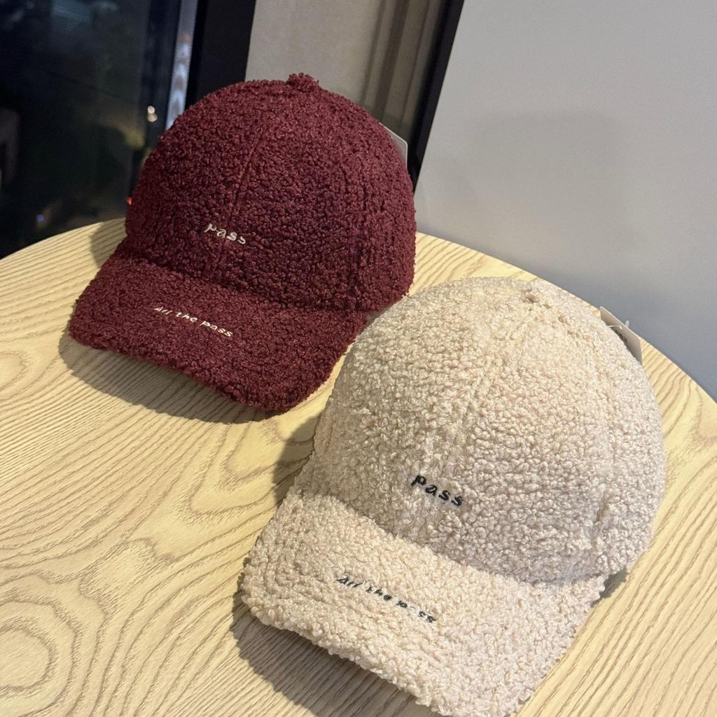 New Lamb Wool Hat for Women In Autumn and Winter Thickened Plush Peaked Cap Showing Face Small and Warm Japanese Style Big Head Baseball Cap