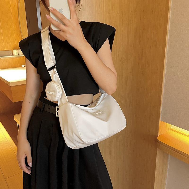 Women's new autumn and winter tide large-capacity messenger bag casual versatile fashion lightweight Oxford bag gift bag