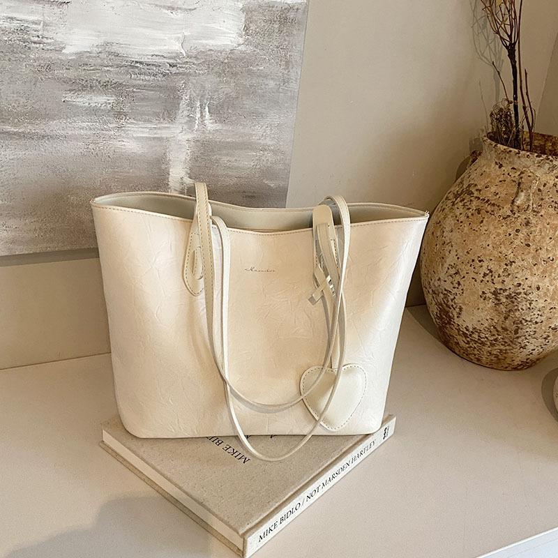 

Korean version of large-capacity tote bag women s 2024 summer new commuter underarm bag versatile popular shoulder bag білий