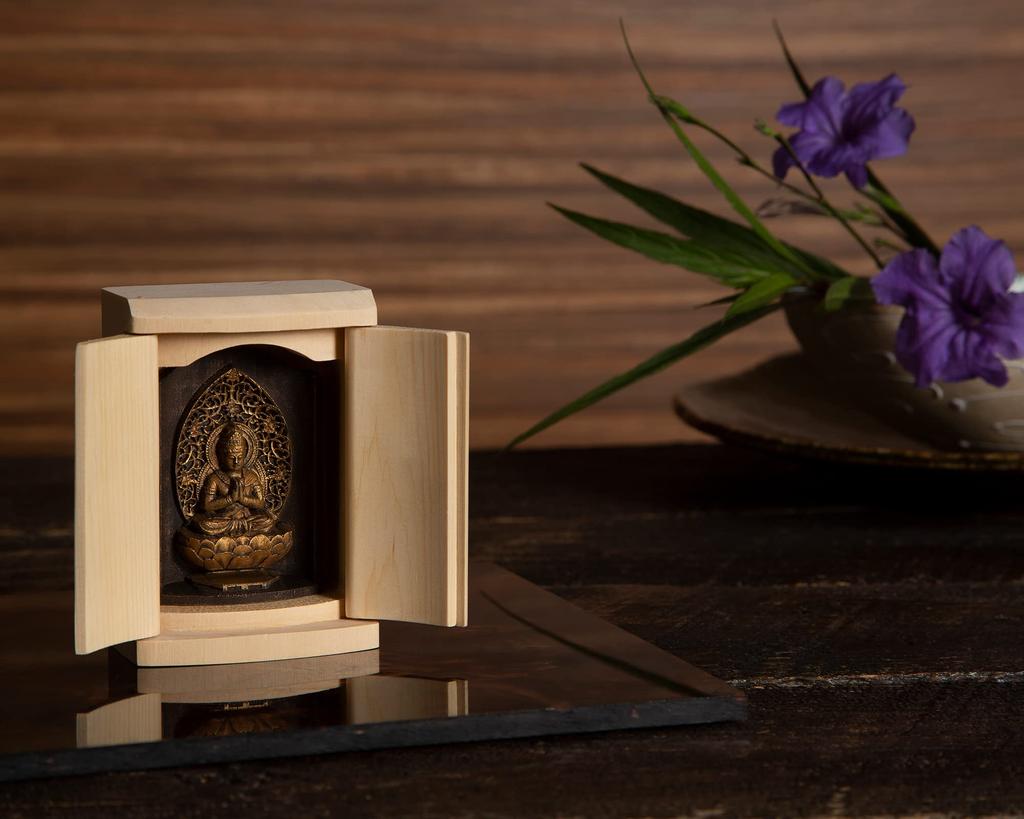 Zeku Buddhist statue in a shrine with Koyasan Kongo for those born in the year of the talisman of the zodiac Bodhisattva, (finished gold-plated