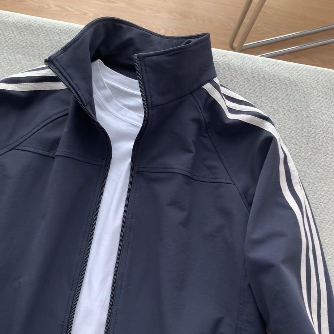 

Женская бейсбольная куртка с тремя полосками - Спортивный стиль для весны и осени со стойкой S