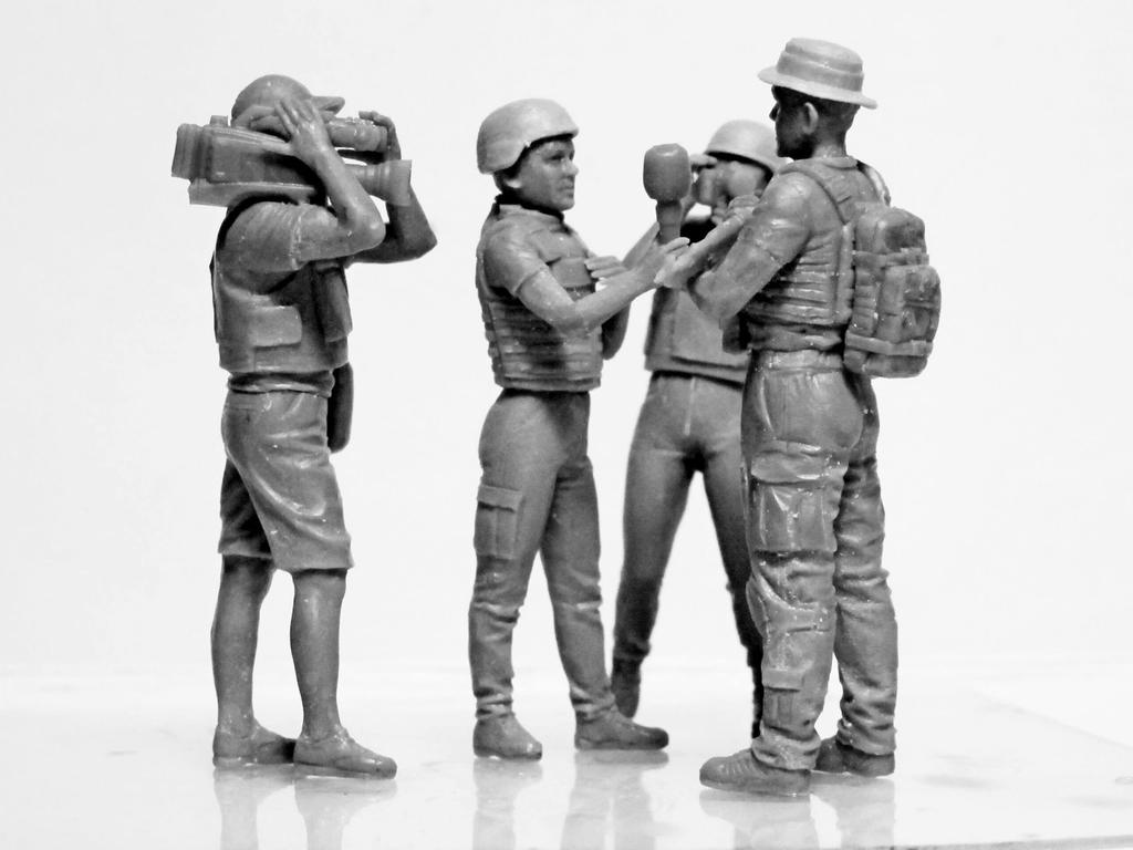 ICM War Journalist Plastic Model 35751 1/35