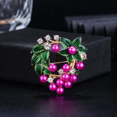 Versatile Creative Zircon Leaves Berry Wreath Alloy Christmas Brooch Chest Buckle Diy Dress Suit Scarf Decoration Gift