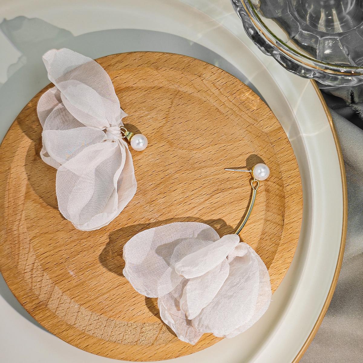 Mori Elegant Fabric Flower Pearl Earrings, Simple Temperament Super Fairy Asymmetrical One Pair Of Stud Earrings