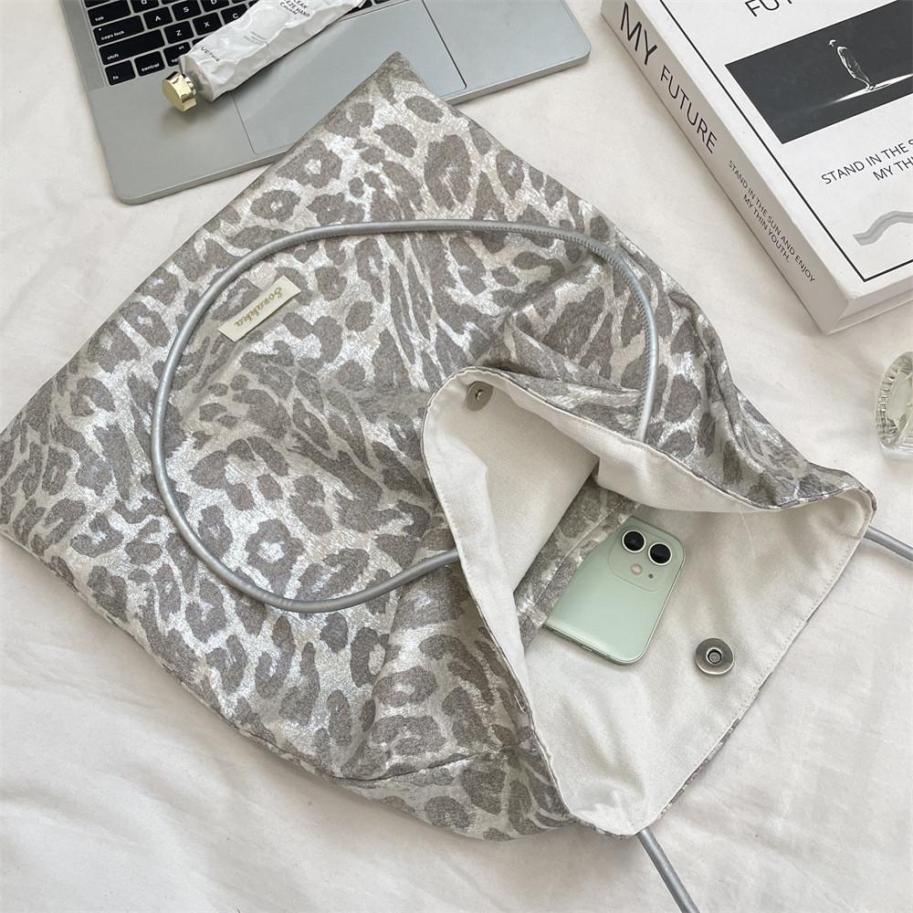 Casual Leopard Print Shoulder Bag For Women With Polyester Material And Large Capacity For Daily Use
