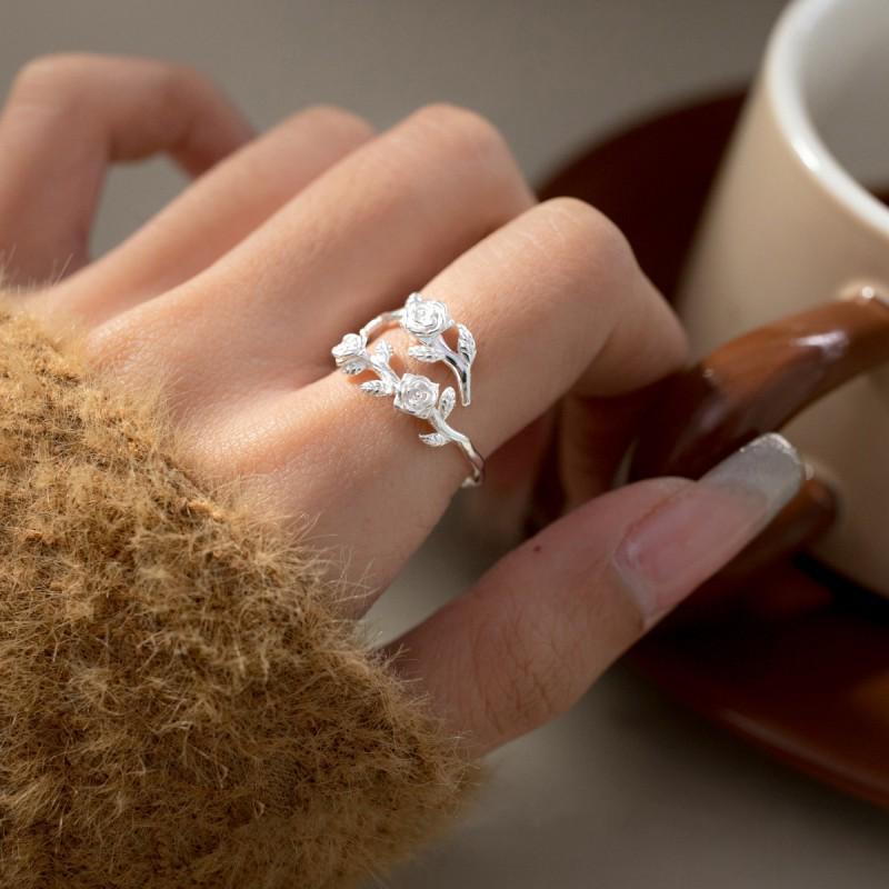 Vintage Forest Thorn Rose Ring: Elegant and Versatile Design for Women