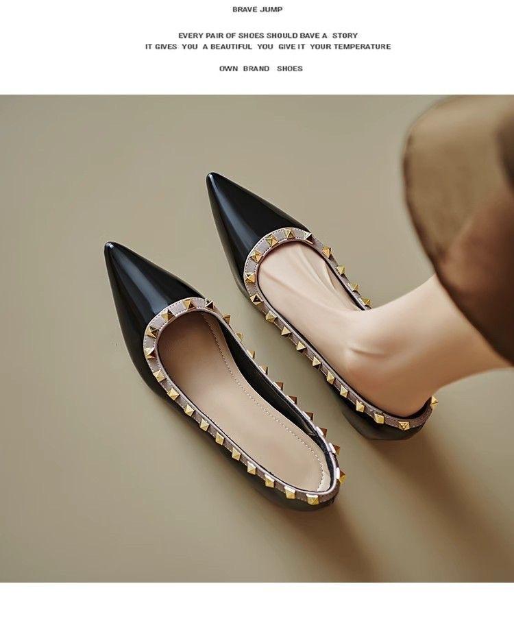 

2025 new spring and autumn French rivet pointed flat shoes women s shallow mouth inner height increase single shoes versatile commuter women s shoes 40 чёрный