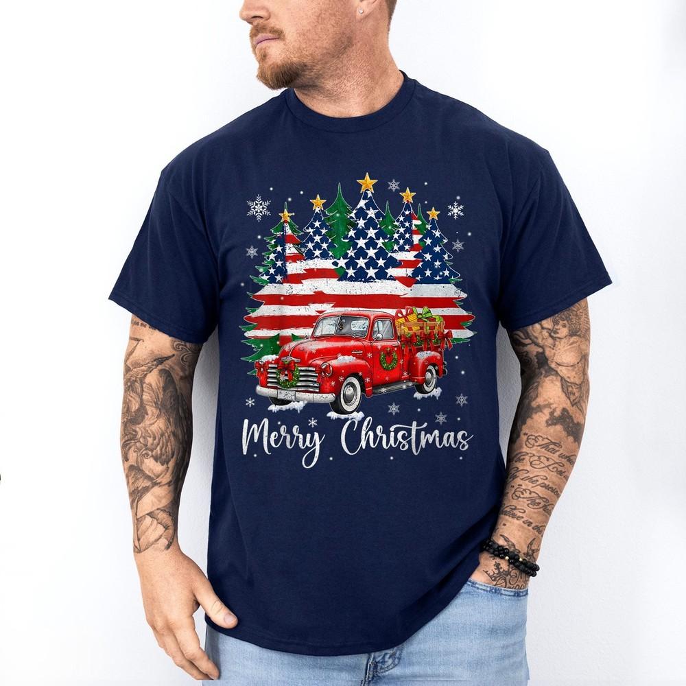 

Merry Christmas Vintage Red Truck Us Flag Tree Unisex T-Shirt S