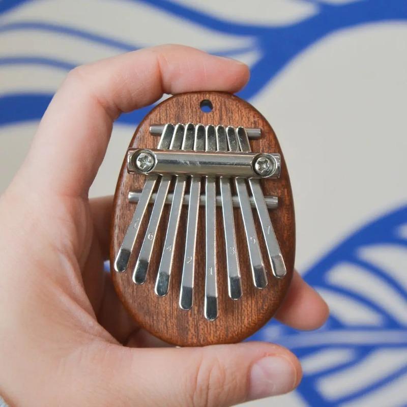 8 tasti Mini Kalimba in legno di alta qualità Squisito dito pollice pianoforte Marimba musicale buon accessorio ciondolo regalo