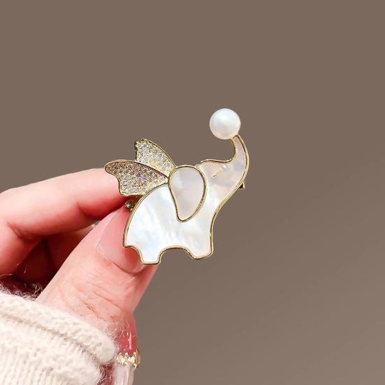 Women Brooch Flying Elephant Design Lapel Pin with Rhinestones Faux Pearl Decor Non-Slip Buckle Scarf Badge Clothing Bags Accessories