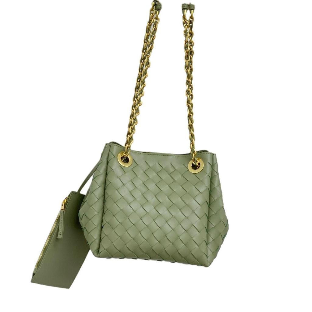 2025 New women's chain parachute bag handmade leather woven bag versatile commuter shoulder messenger bag tide