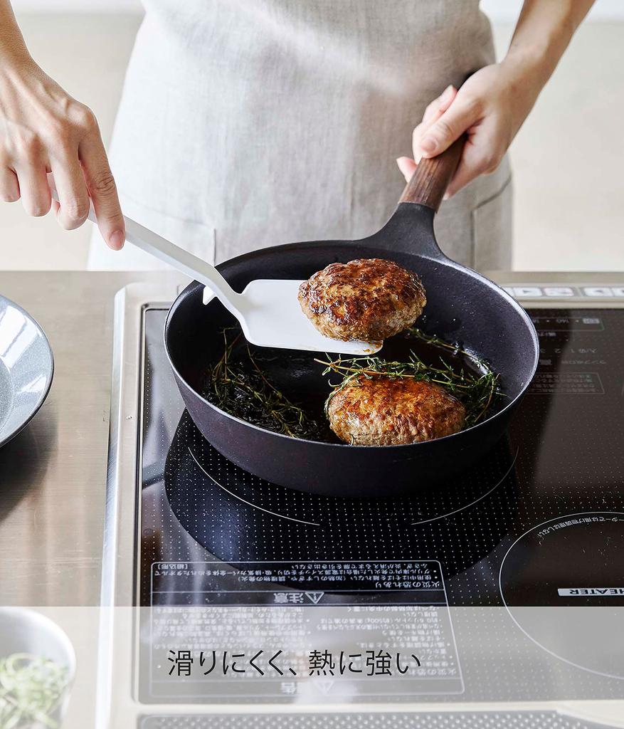 Yamazaki Silicone W9 X X Tower Flexible Spatula for Easy Heat Resistant Item Spatula, White, Approx. D4.5 H31cm, Series. Scooping. Silicone. No. 5191.