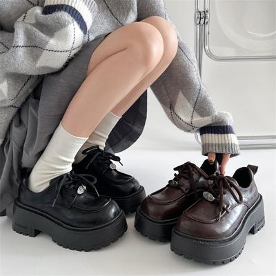 Modetrend Britischer Stil Plateau kleine Lederschuhe Damen 2025 neu Herbst und Winter zu Röcken vielseitige französische Mary Jane Schuhe