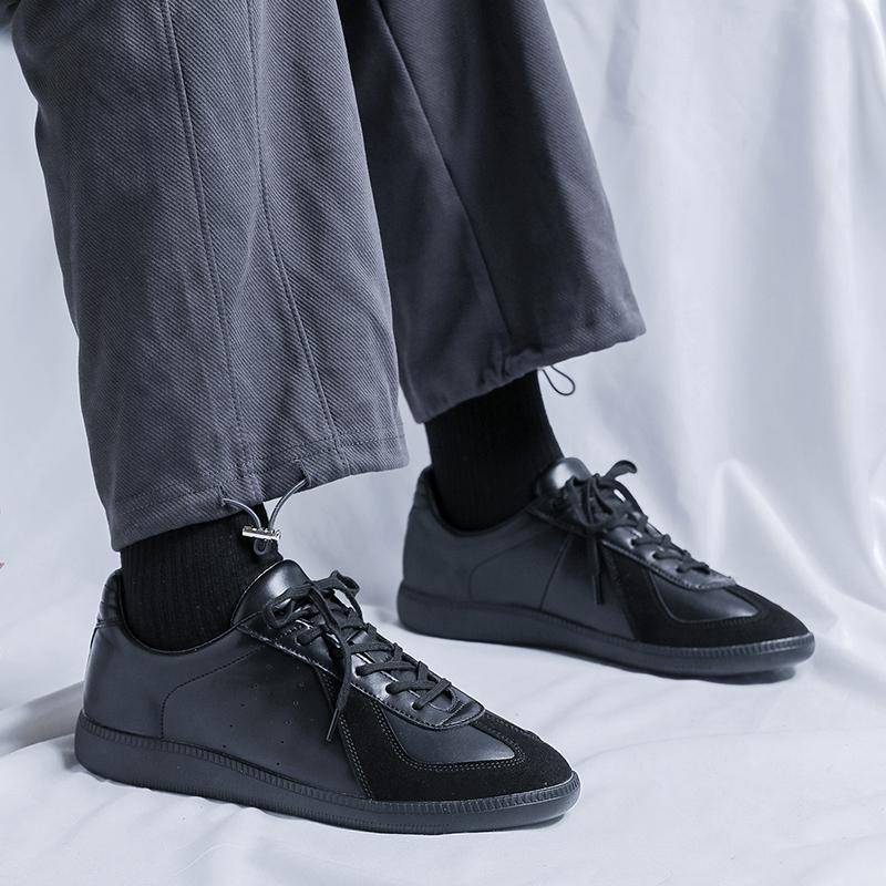 Fashion New Men's Casual Sneakers Breathable Running Shoes Lightweight Walking Shoes Fashion Athletic Tennis Flats Non-Slip Skate Shoes