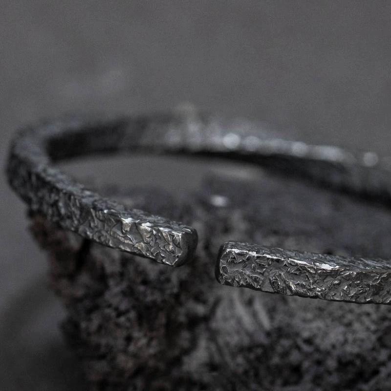 Retro Mobius Bangle Bracelet Unisex Luxury Black Romantic Couple Jewelry Unique Personality Gift for Men & Women