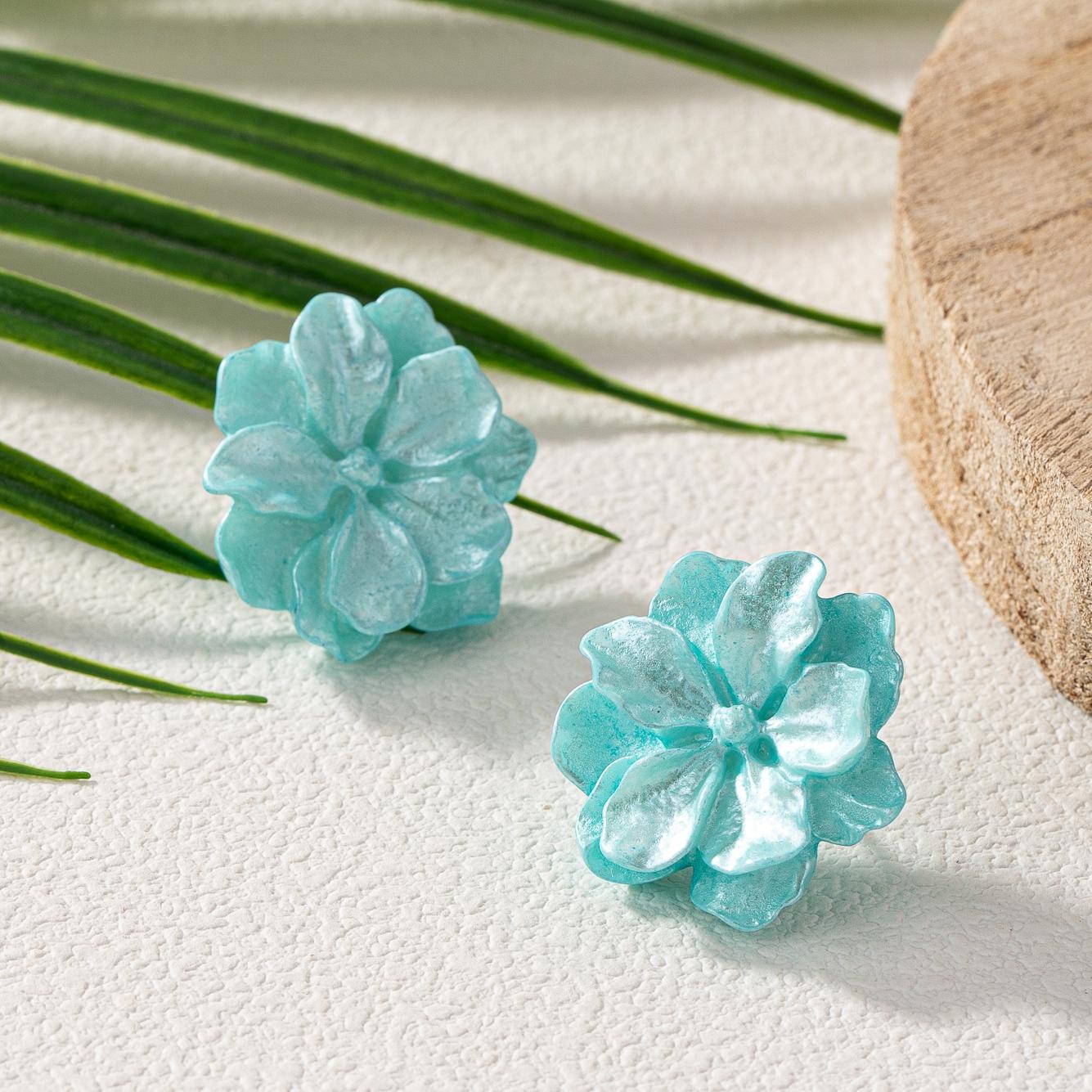 

A Pair of able Resin Spring Flower Stud Earrings Jewelry синій