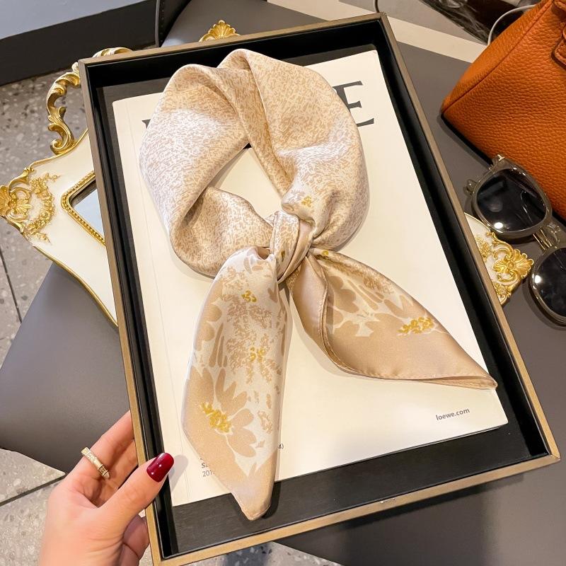 Silk scarf women's neck new scarf with coat 70 small square scarf scarf mother high-end scarf
