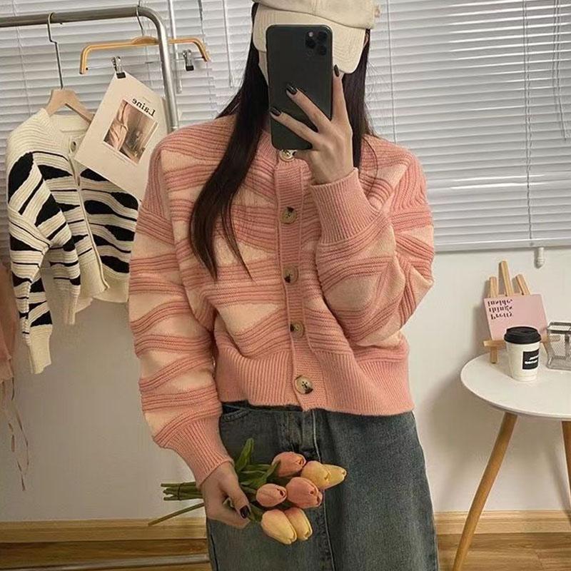 Cardigan Sweater 2023 Autumn Wave Stripe Sweater for Women Design Sense Knitted Cardigan Versatile and Lazy Sweater Female Coat