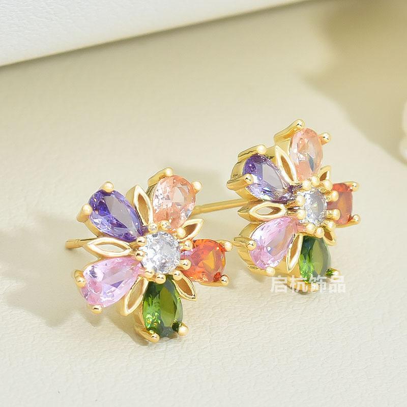 Five-Petaled Flower Necklace Retro Ethnic Style Versatile Women'S Collarbone Chain Inlaid With Colorful Zircon Exquisite Pendant