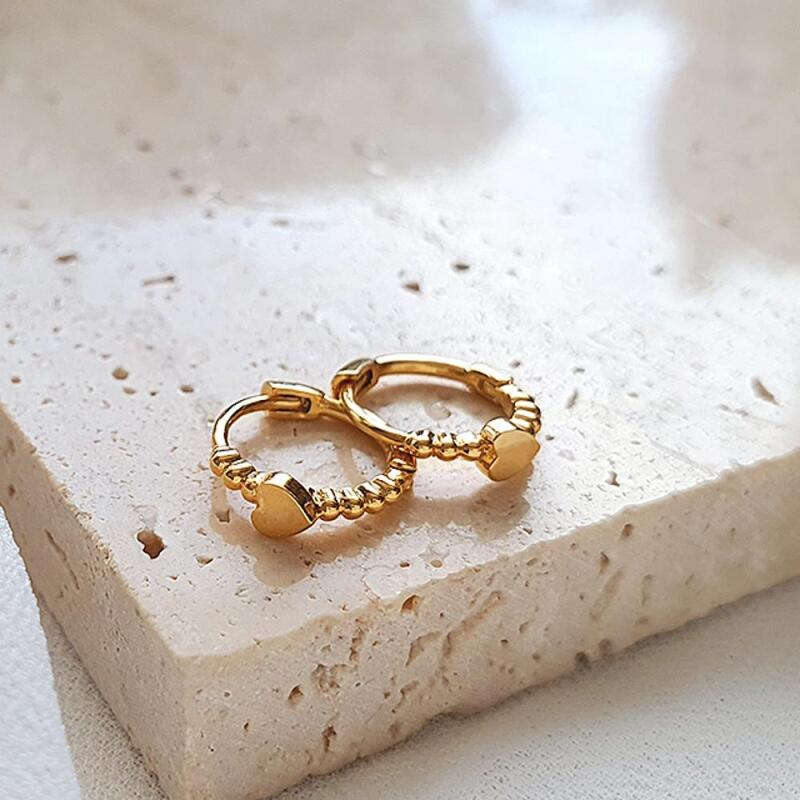 

Neckadu heart-shaped round women s 3-color earrings cute Silver