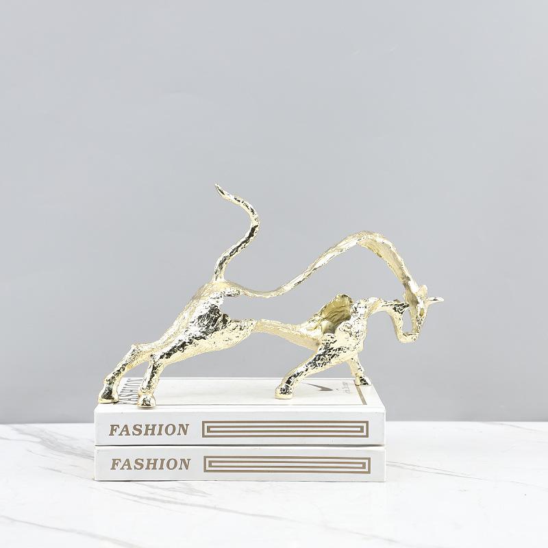 Gold-plated Hollow Metal Bull Statue Animal Sculpture Decorative Piece for Living Room Bedroom or Entryway Home Decoration Gift