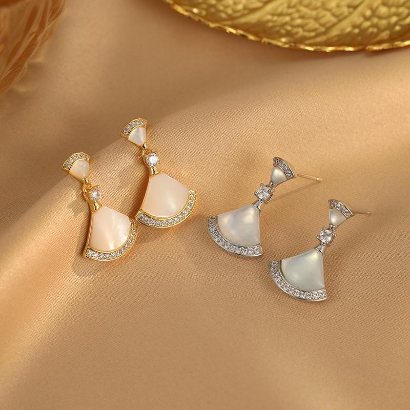 Faux Pearl Fan Earrings Luxury Design Fashion Ear Studs Delicate Women Accessories