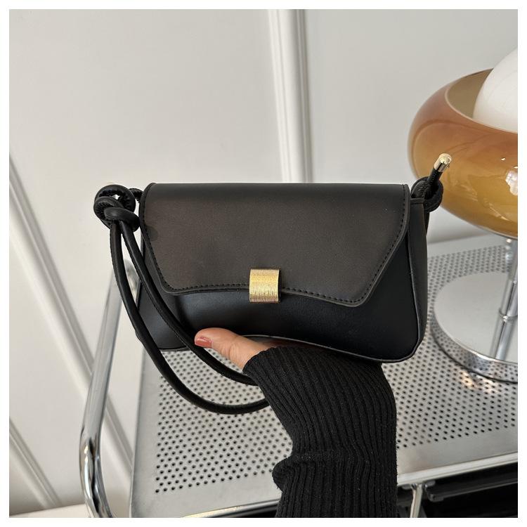 

Модна сумка в іноземному стилі сумка під пахвами повсякденна модна сумка через плече 2024 весна нова жіноча сумка в ніші чорний