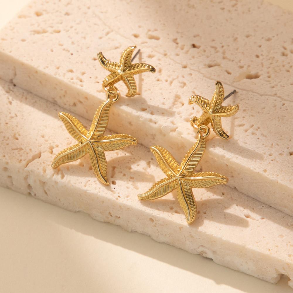 Trendy Gold Plated Starfish Earrings Stylish Gold Alloy Star Shape Earrings For Women For Autumn