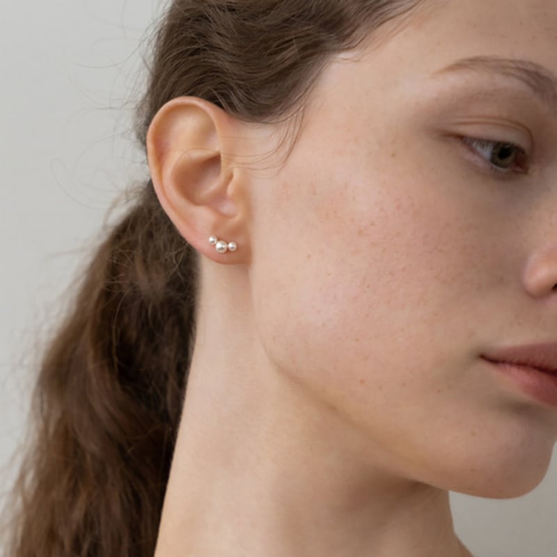 

Dawn of Me 14K Crescendo Petite Pearl Earring -