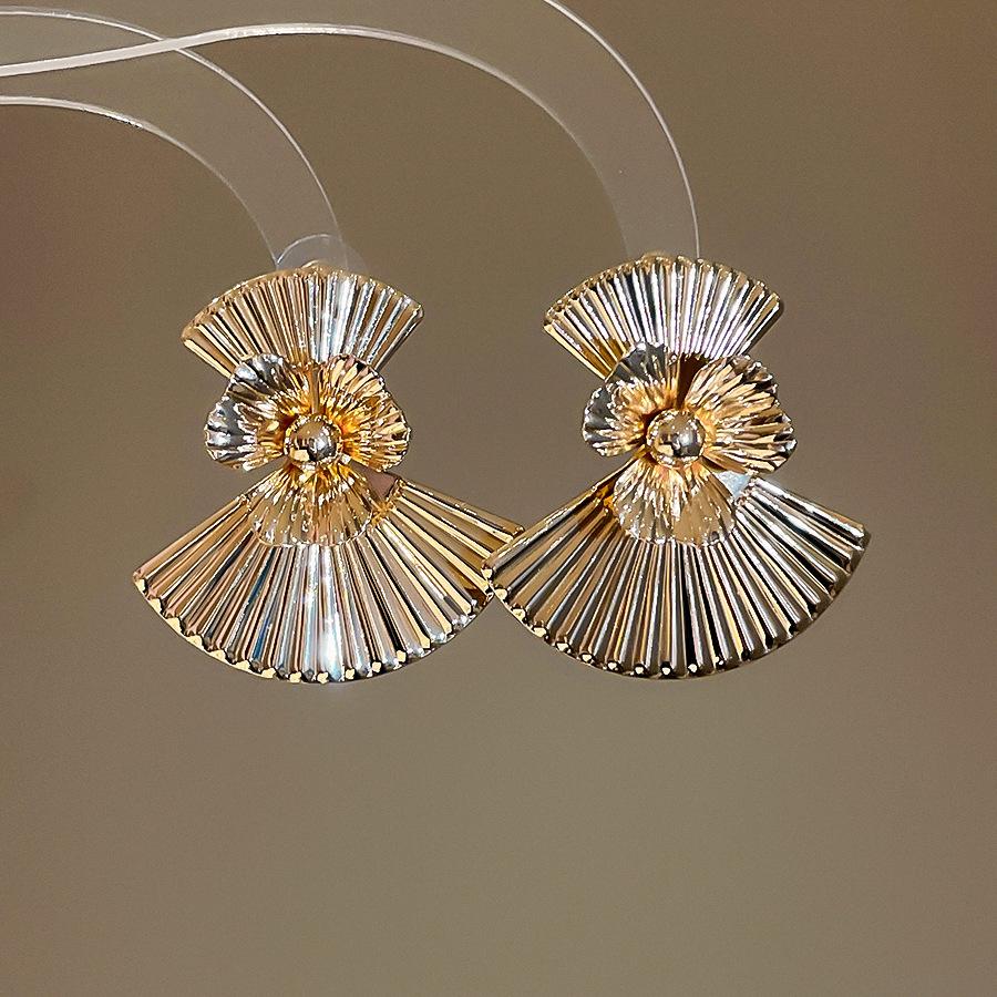 Retro Metal Fan Shaped Stud Earrings Women Geometric Pleated Exaggerated Flower Earrings Minimalist Daily Banquet Jewelry Gifts