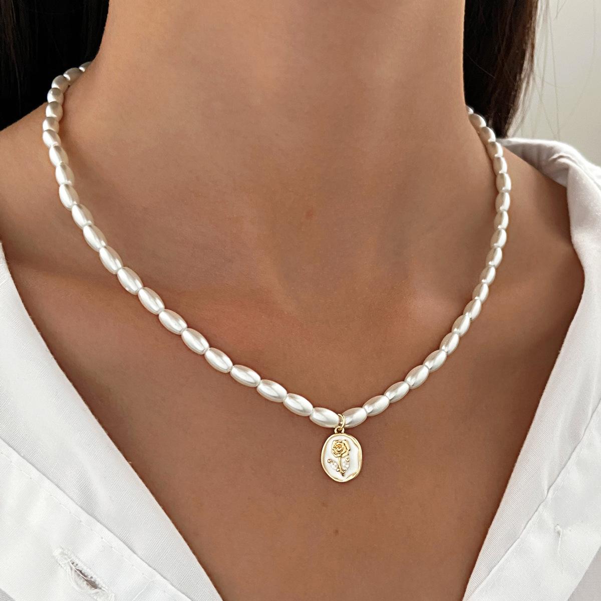 

Ретро простое жемчужное ожерелье эмаль ретро роза кулон ожерелье женская мода универсальная цепочка на ключицу оптом