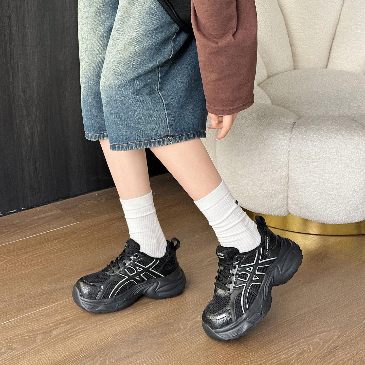 

Женские кроссовки на платформе с толстой подошвой 6 см - Новая мода осень/зима 2025 Легкие, стройнящие, повседневные кроссовки 36 чёрный