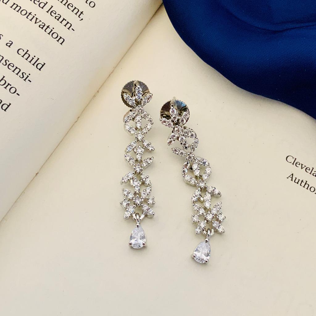 Set colier rotund cu diamante placat cu argint Set colier cu diamante pentru femei