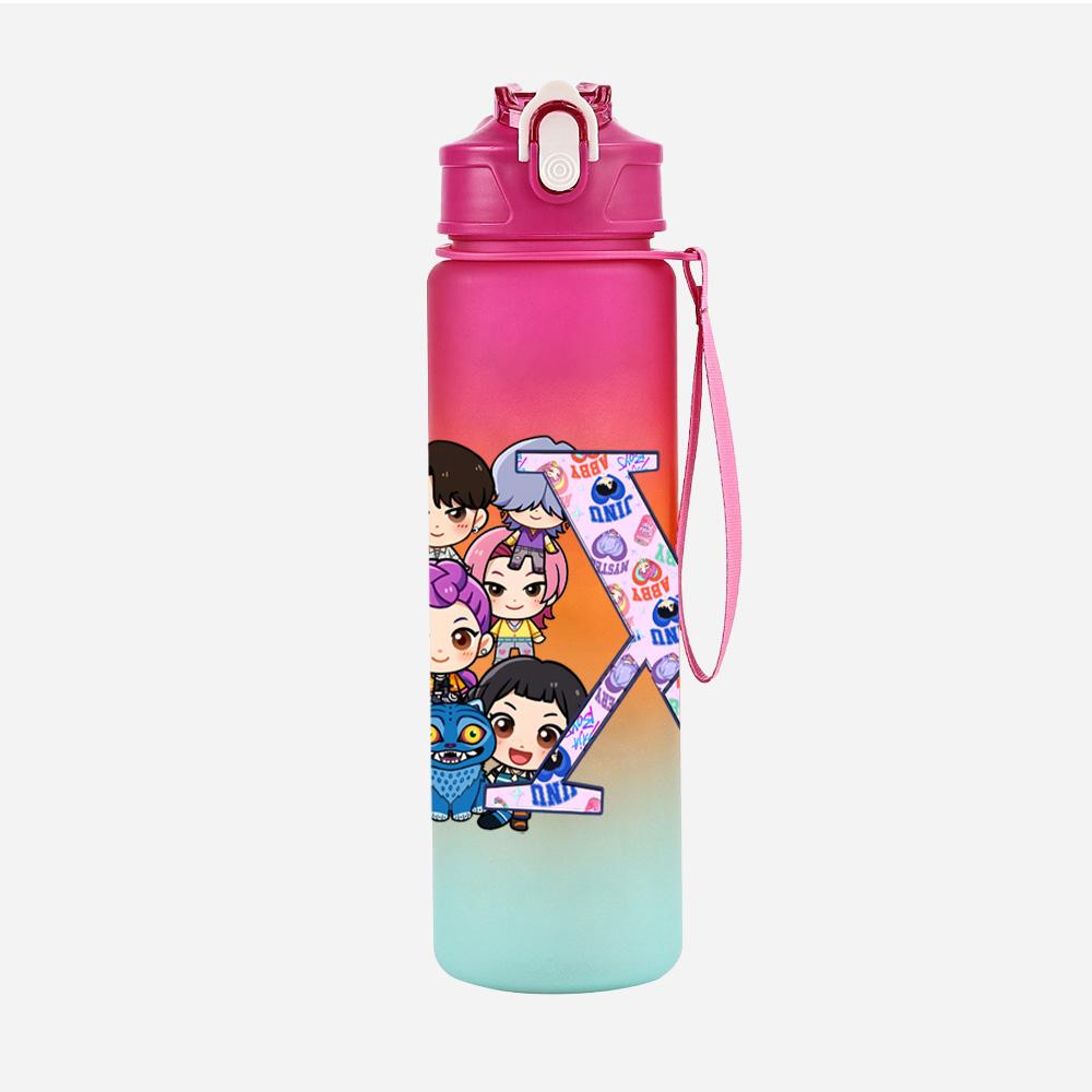 26 Lettere Inglesi K-Pop Demon Hunters Stampato 750ml Borraccia Grande Capacità Tazza da Bere Portatile Sport all'Aperto Tazza da Acqua Regalo per Bambini