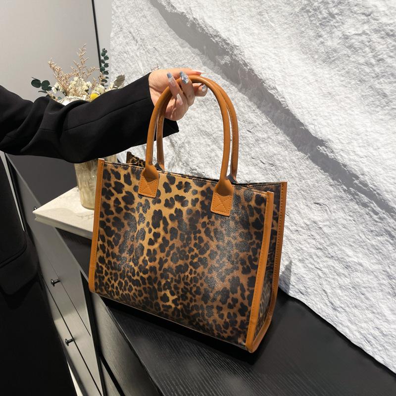New Leopard Print Trend Tote Bag Women's Large-capacity Niche Work Commuter Students Class Fashion Shoulder Bag