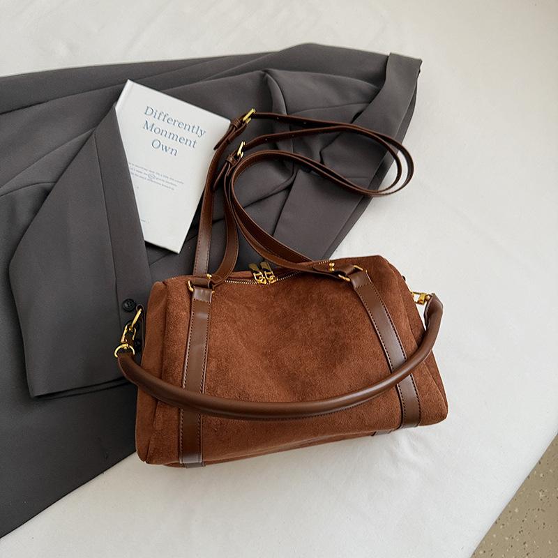 Retro Bag Women's Large-capacity New Autumn and Winter Versatile Messenger Bag Casual Texture Commuter Pillow Bag