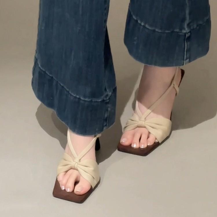 Nouvelles sandales médiévales rétro françaises pour femmes, design de niche, sensation ouverte, bride arrière, talons hauts aiguilles, été, sensation de marcher dans la merde