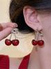 Roter Acryl Kirsch-Hängeohrring Einfache Legierung in Silberfarbe Ohrringe für Damen Retro Schmuck Mode Party-Accessoires