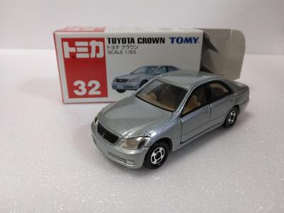 Tomica No. 32 Toyota Crown 1/63 Scale Miniature Car, Silver
