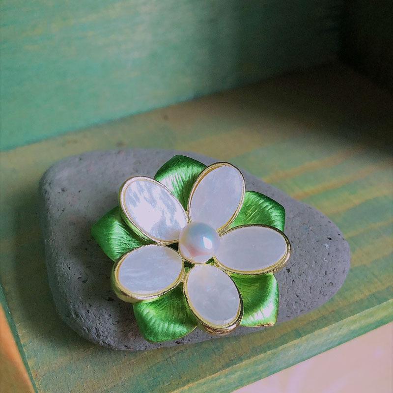 SKEDS Women Girls Elegant Enamel Flower Brooch Pin Pearl Plant Lapel Pins Jewelry For Lady Wedding Party Badges Buckle Brooches