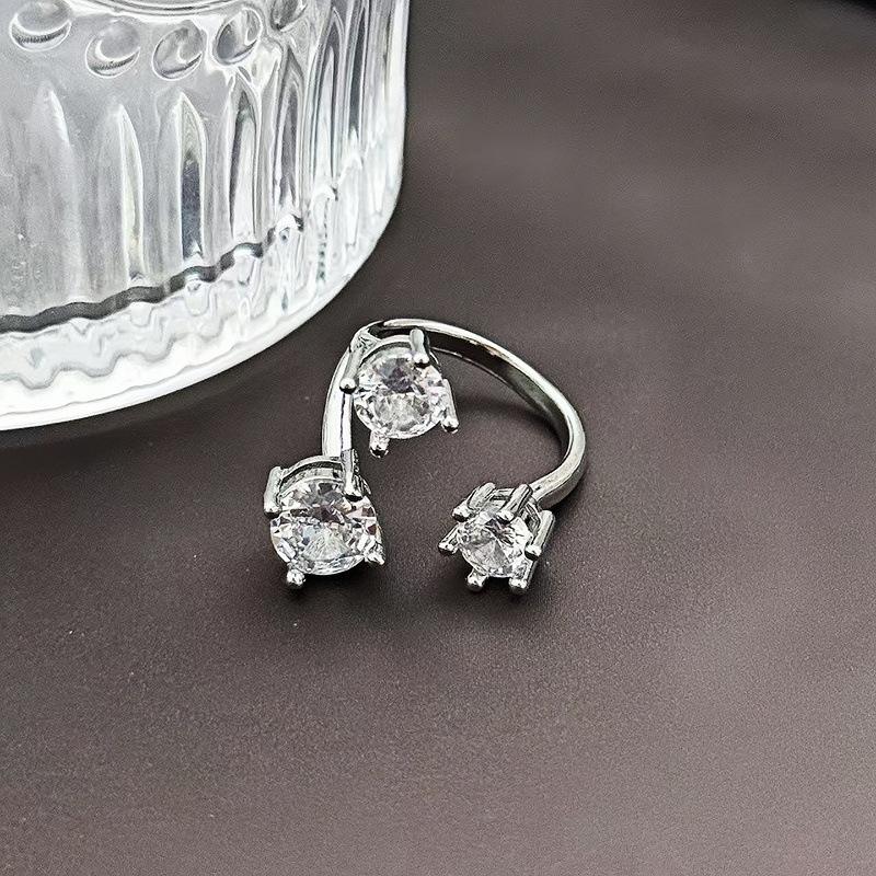 Αστέρι Άκρου Δακτύλου~ Εκρηκτικό Διπλό Κεφάλι Δαχτυλίδι Ζιργκόν Γυναικείο Ειδικό Σχέδιο Ελαφριά Πολυτέλεια Αρθρωτό Δαχτυλίδι Προηγμένη Αίσθηση Δαχτυλίδι Στοίβαξης