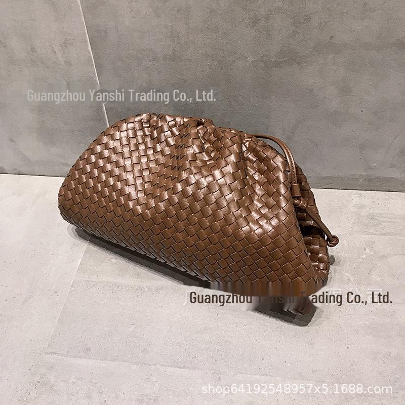 Сумка-пельмень Woven Cloud 2022 — стильная женская сумка через плечо и через плечо