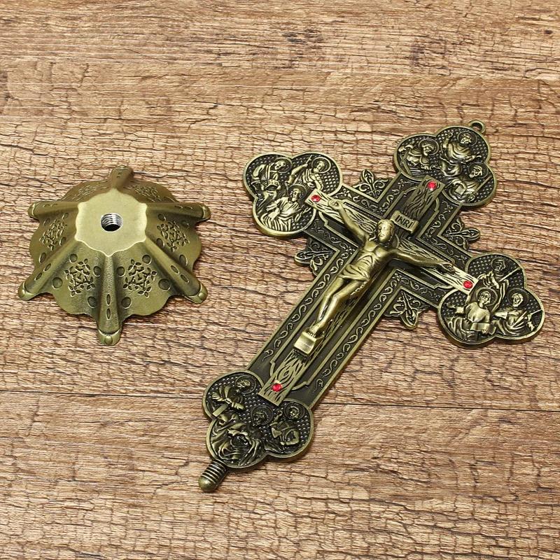 Figúrky cirkevných relikvií, ukrižovaný Ježiš Kristus na stojane, kríž, ukrižovaný, dekorácia domácej kaplnky