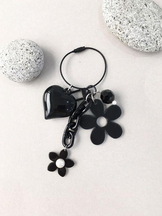 SATTCHI BB БРЕЛОК ДЛЯ СУМКИ ЦВЕТОК-СЕРДЕЧКО black