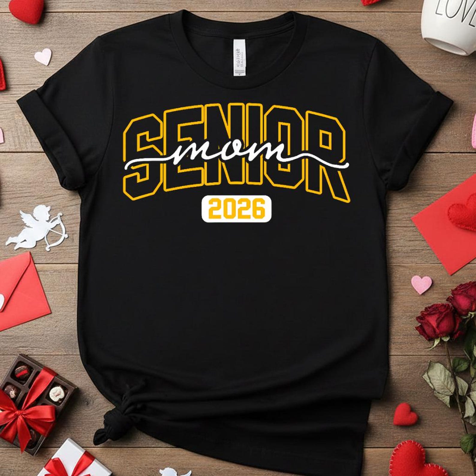 Senior Mom 2026 Shirt, Class of 2026 Graduation Mom Tee, High School Senior Mother Gift, Black and Gold Senior Mom 2026, Graduation Party M