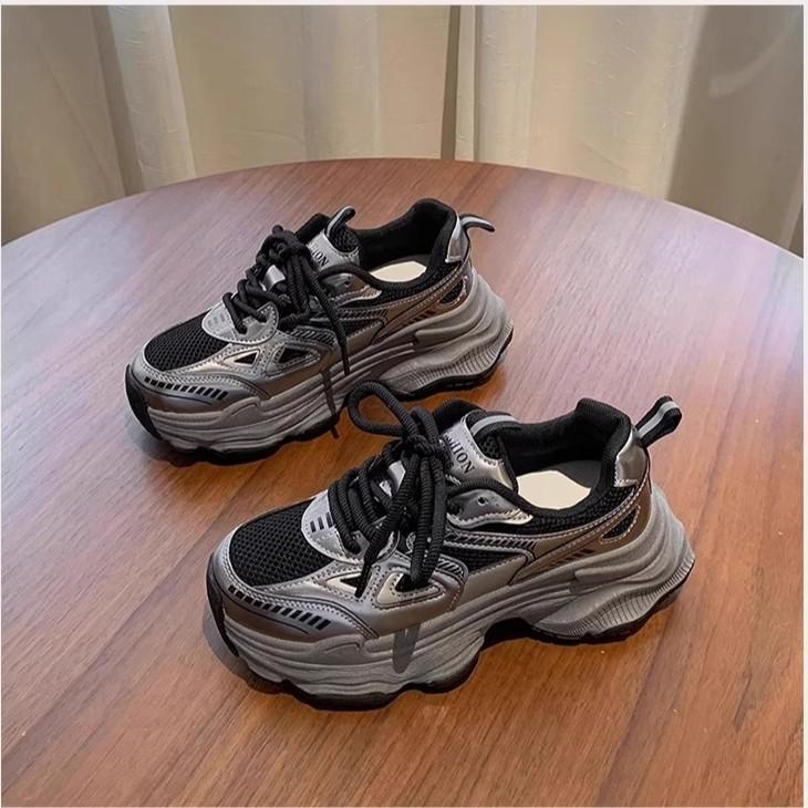 Plateauschuhe mit dicker Sohle für Damen 2025 Frühling neue gebratene Straße Retro vielseitig klein super angesagt lässige Sportschuhe