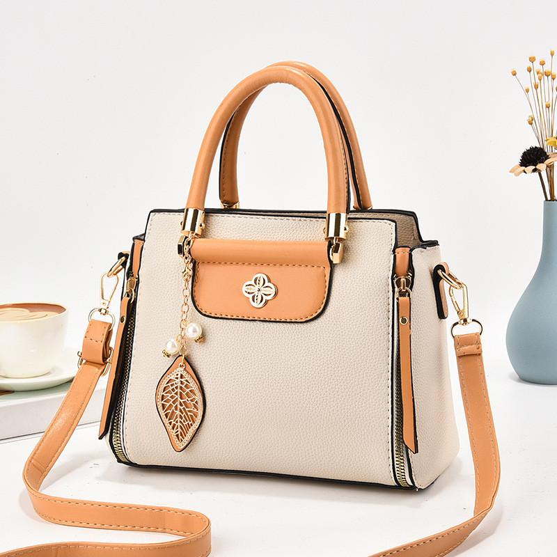 Trendige und geräumige Umhängetasche für Frauen mittleren Alters in eleganten Farben