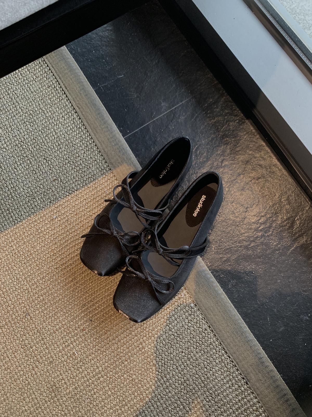 

Sheepskin version of grape mother, the same shoes, flat-bottomed bow, square head versatile, shallow mouth commuting, Mary Jane shoes, women s single 39