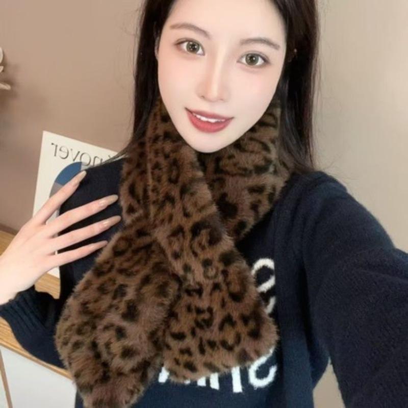 Autumn and winter leopard print plush scarf, warm and versatile adult leopard print neck cover imitation mink scarf, women's scarf