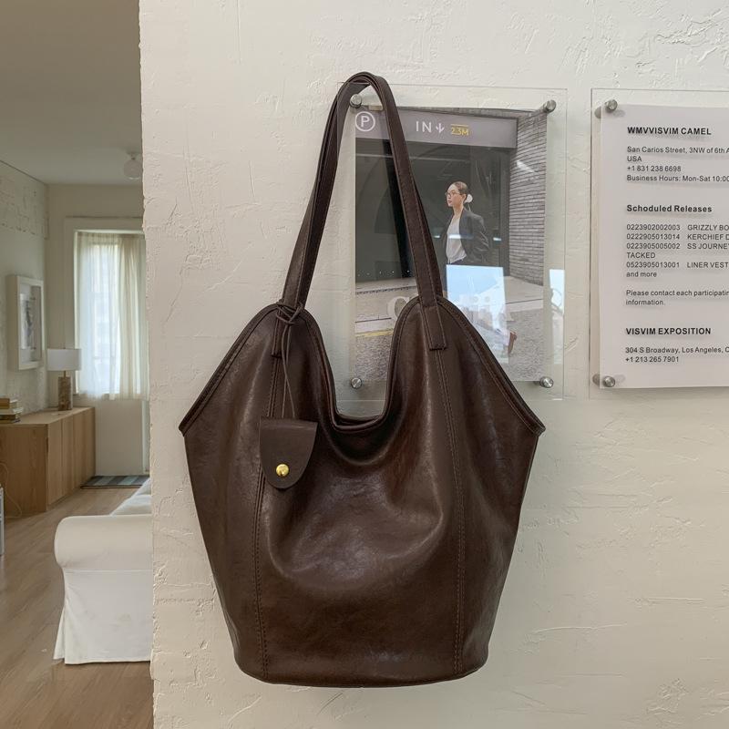 

Сумка-ведро большой вместимости женская ретро сумка для поездок 2025 осень новая трендовая сумка подмышку модная простая сумка через плечо коричневый